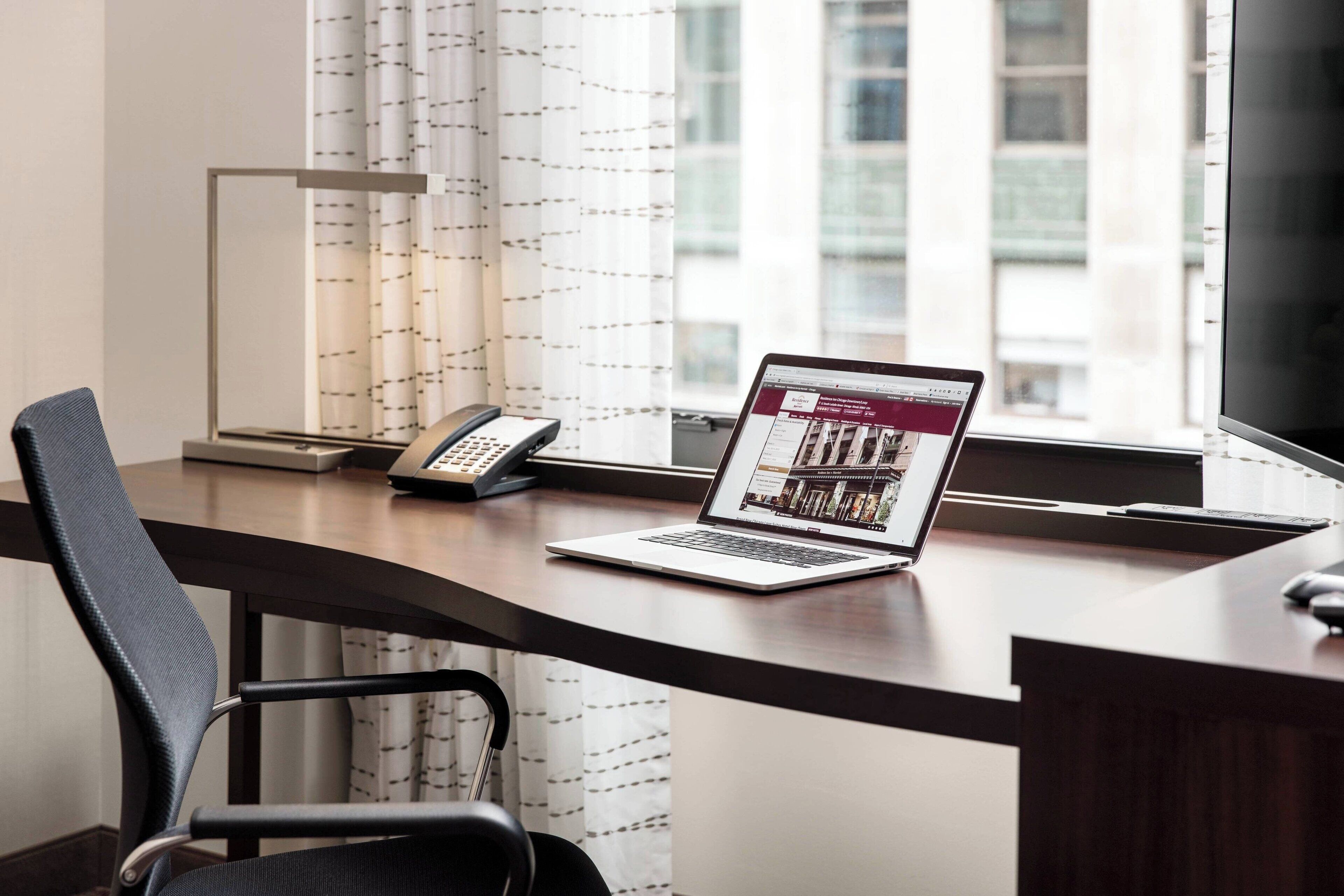 1 bedroom, hypo-allergenic bedding, desk, laptop workspace