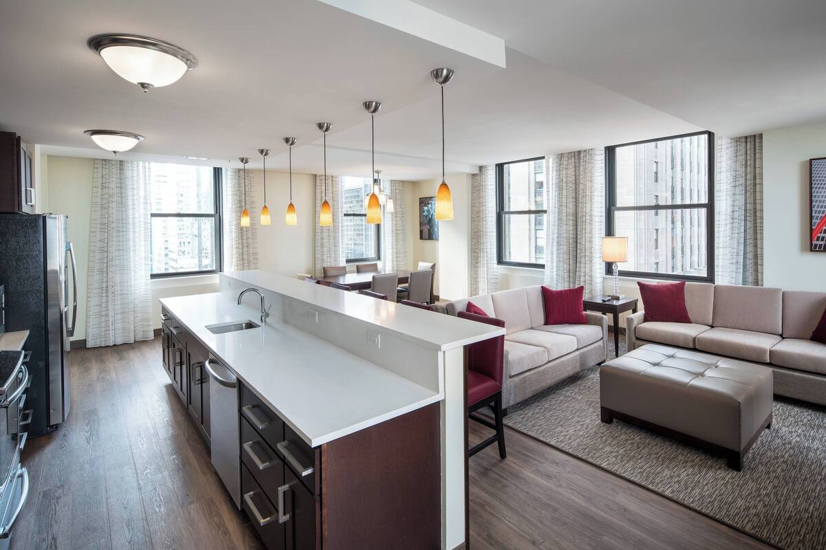 1 bedroom, hypo-allergenic bedding, desk, laptop workspace