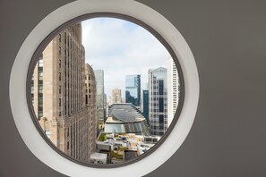 Literie de qualité, bureau, espace de travail pour ordinateurs portables