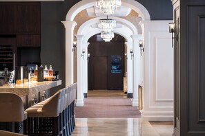 A hotel lobby with a bar area, a chandelier, and a reception desk. - Residence Inn Chicago Downtown/Loop (Chicago)