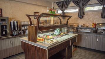 Free daily continental breakfast