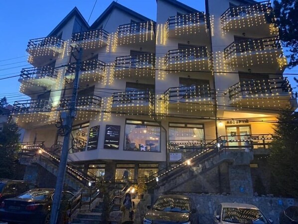 Front of property – evening/night - Hotel Marea Neagra (Sinaia)
