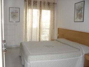 免费婴儿床、免费 WiFi