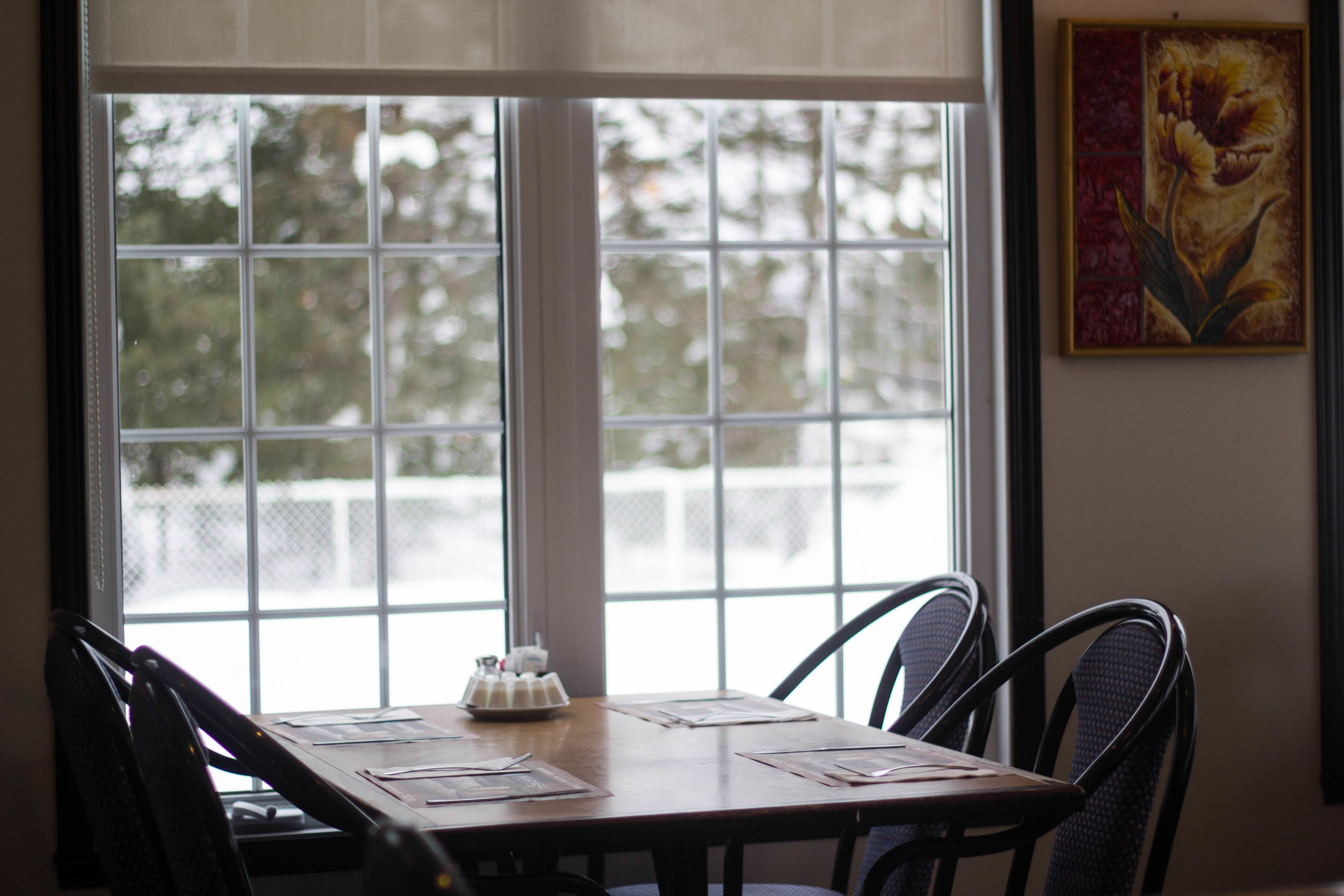 breakfast, lunch and dinner served