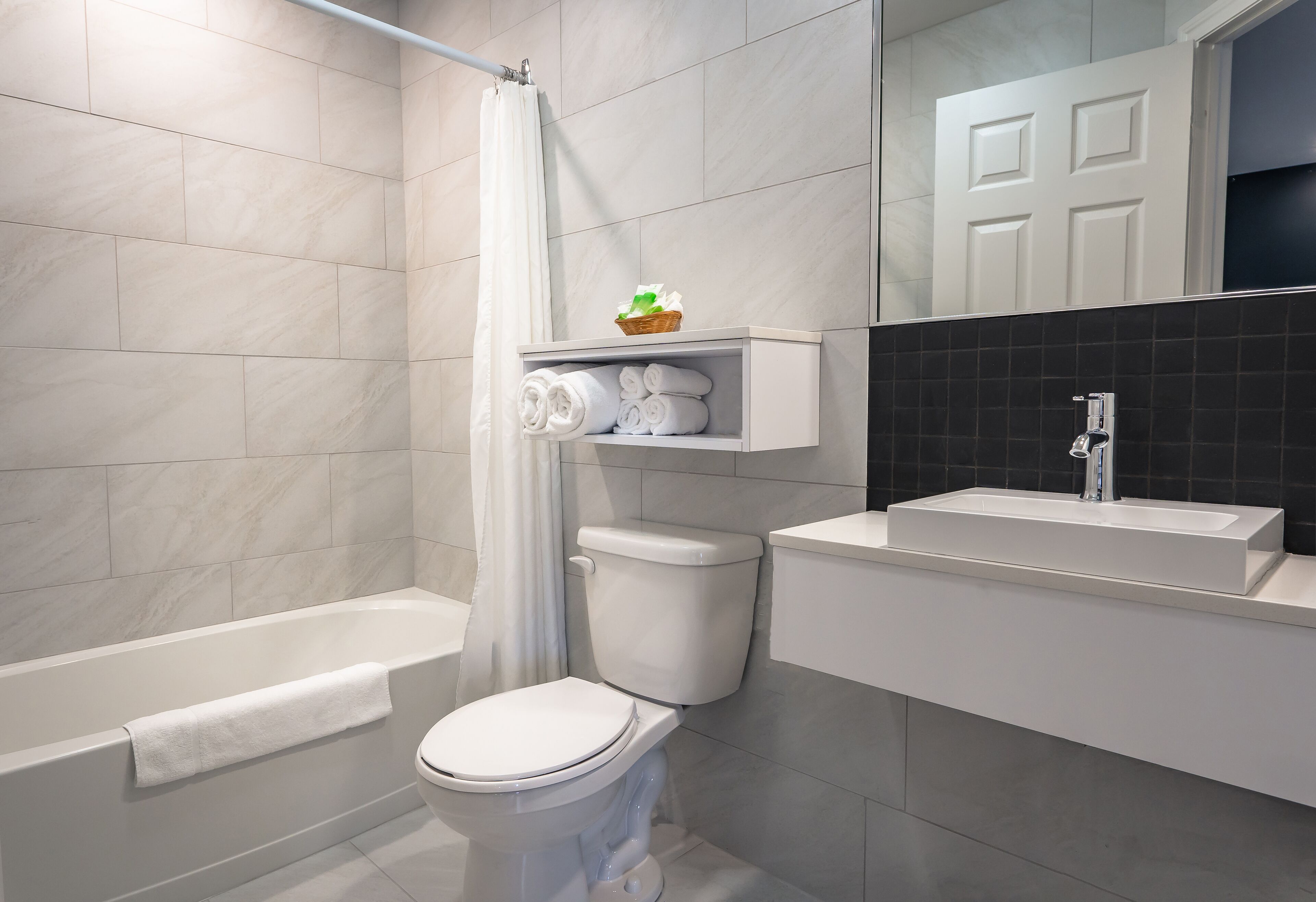 standard room, 2 double beds | bathroom | free toiletries, hair dryer, towels