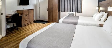 Standard Room, 2 Katil Kelamin (Double) | Bar mini, meja, langsir/tirai gelap terus, kalis bunyi