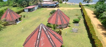 อเดรียน บีช โฮเทล