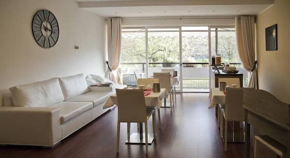 Free daily buffet breakfast - B&B Botton D'Oro 2 (Basiglio)