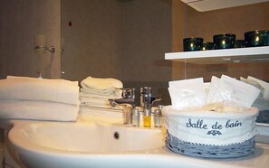 Shower, free toiletries, hair dryer, towels - B&B Botton D'Oro 2 (Basiglio)