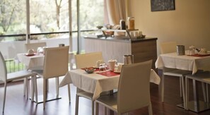Free daily buffet breakfast - B&B Botton D'Oro 2 (Basiglio)