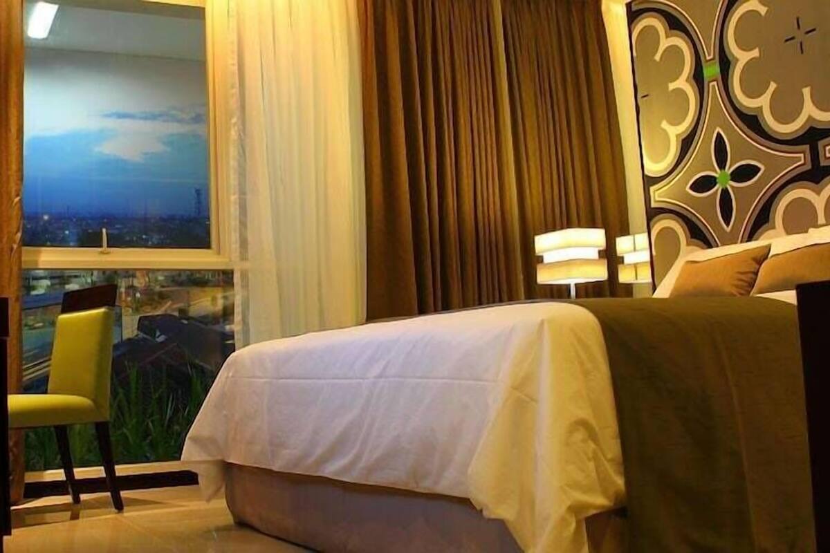 Peralatan tempat tidur premium, peti besi dalam bilik