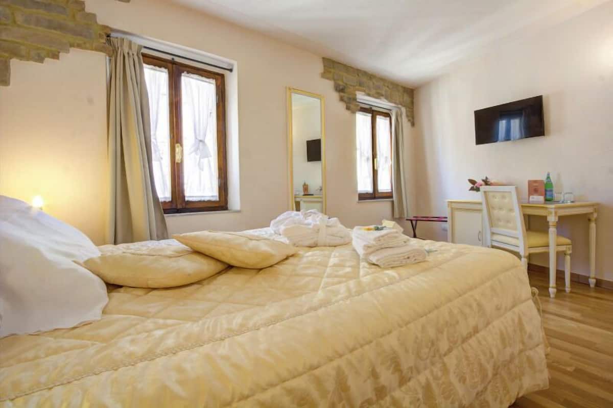 Luxury-Suite | Hochwertige Bettwaren, Minibar, Zimmersafe, Schreibtisch