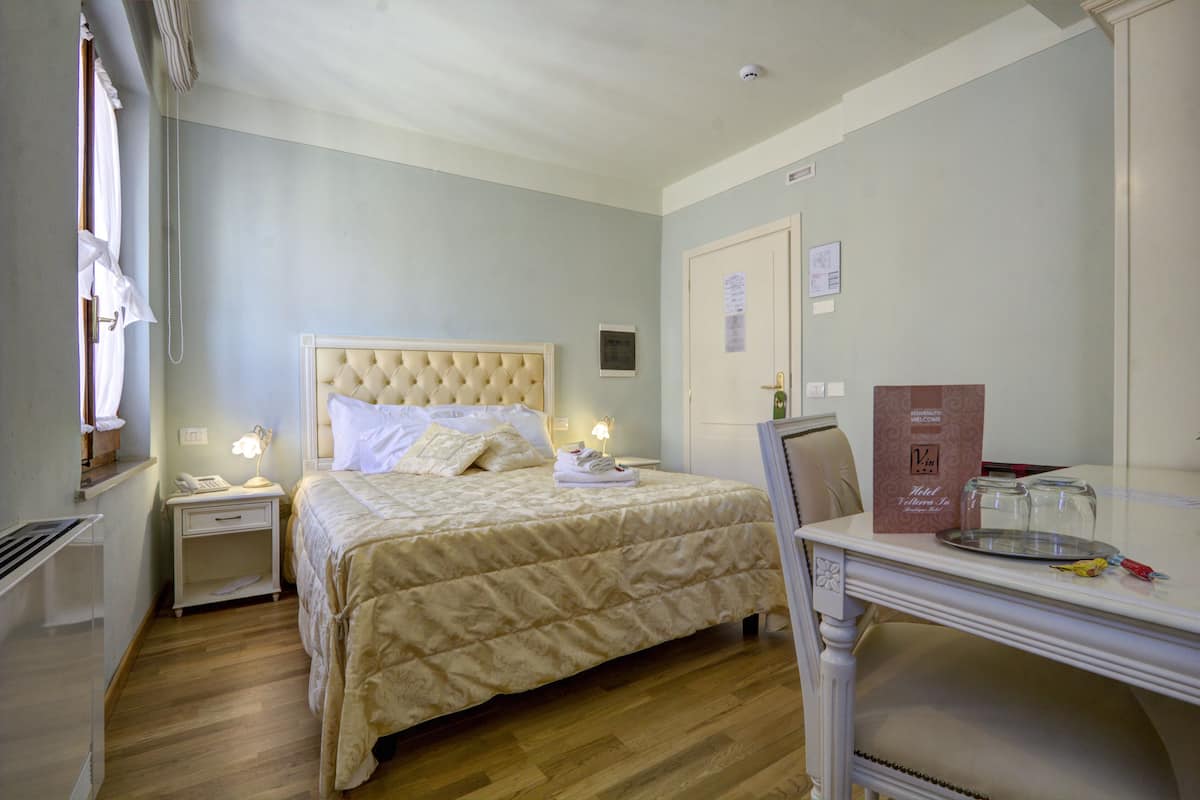1 kamar tidur, seprai premium, minibar, dan brankas