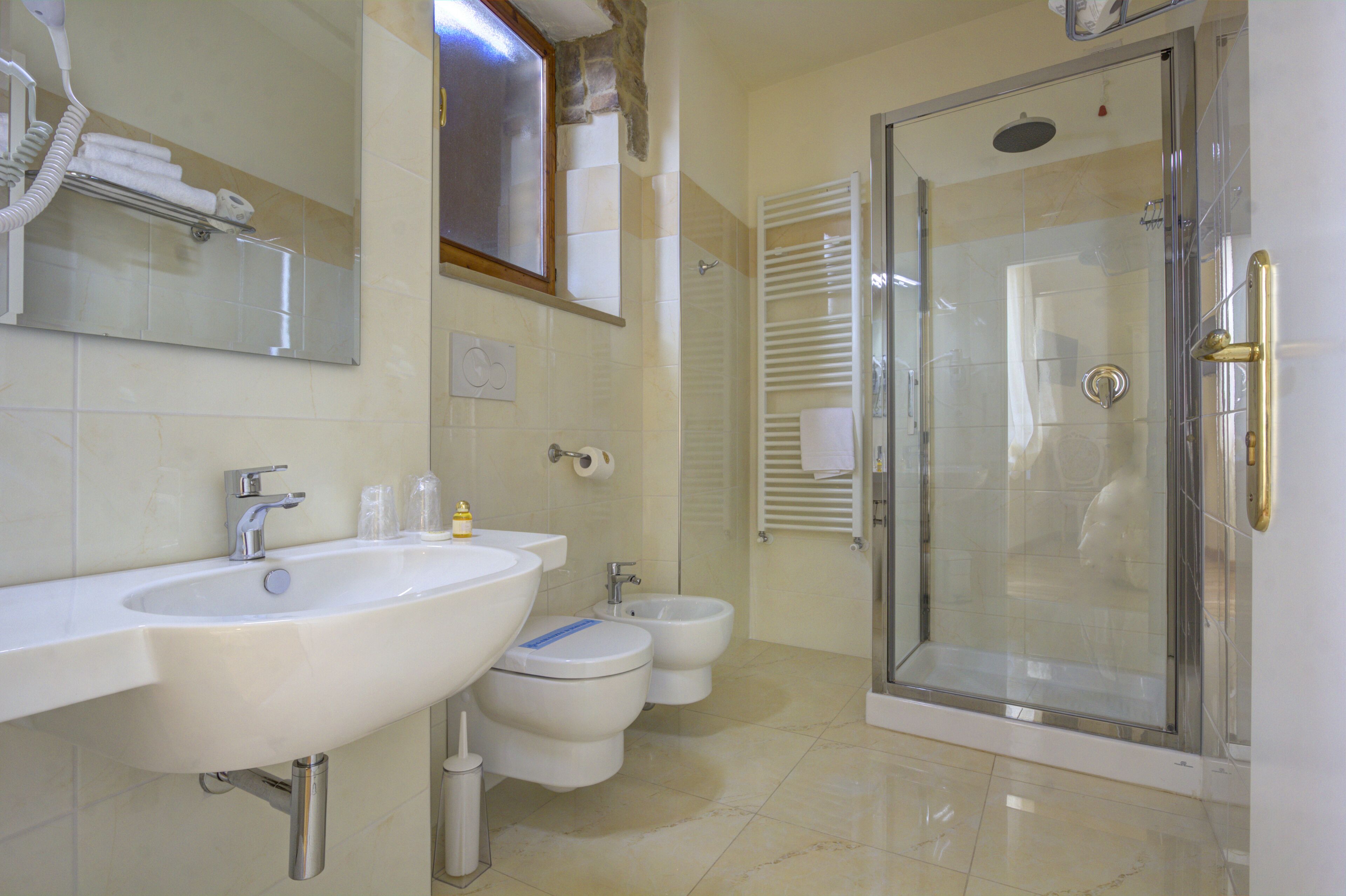 basic double room | bathroom | shower, free toiletries, hair dryer, slippers