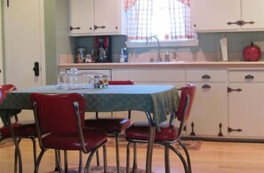 Fridge, microwave, cookware/dishes/utensils - The B&B's of Monarc Ranch (Fredericksburg)
