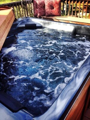 Indoor spa tub - The B&B's of Monarc Ranch (Fredericksburg)