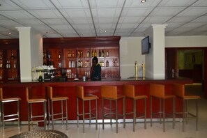 Bar (on property) - Hôtel La Falaise (Yaoundé)