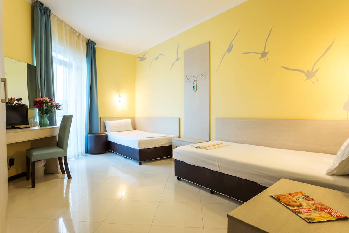 double room, balcony | 1 bedroom, desk, free wired internet