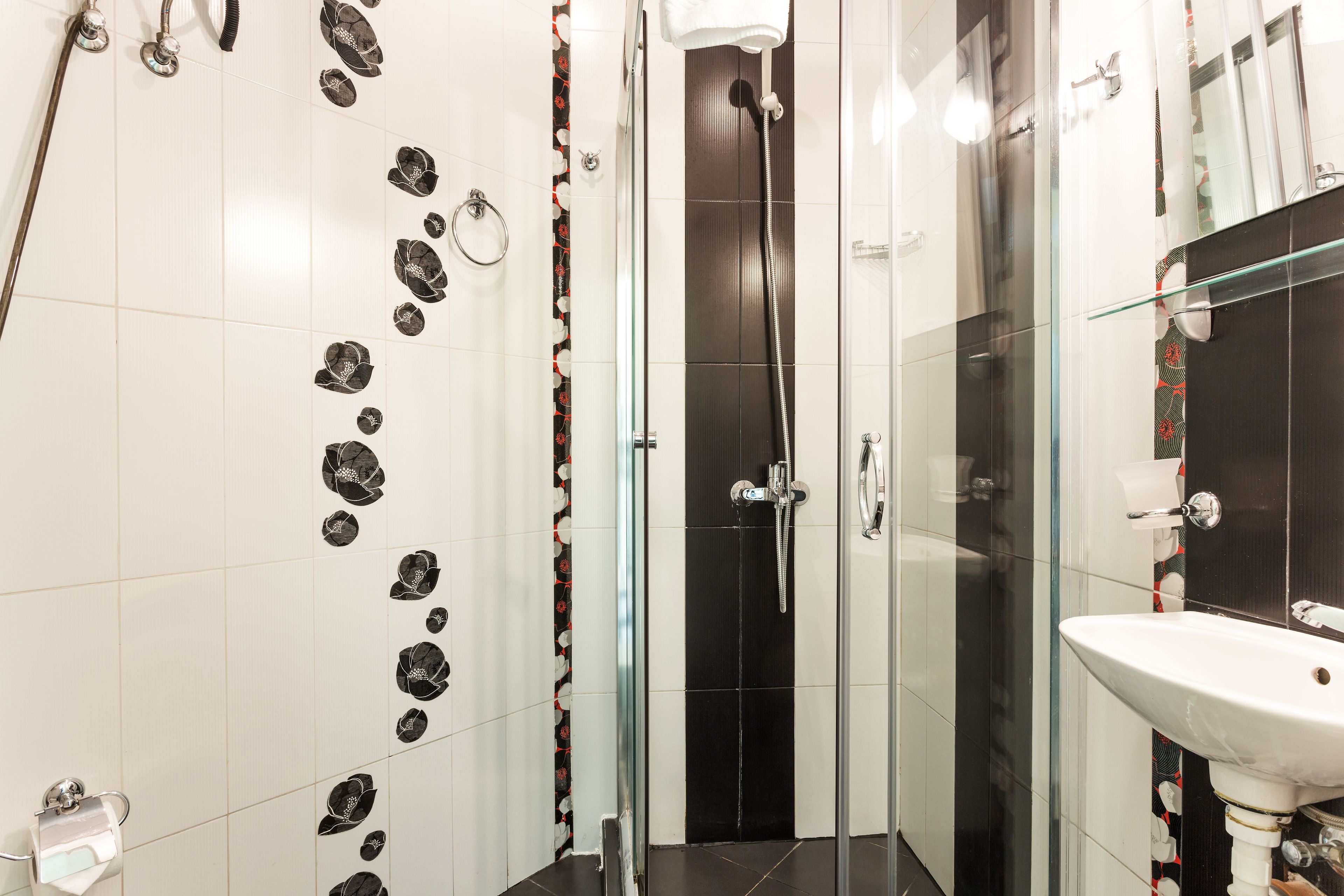 1 bedroom, desk, free wired internet