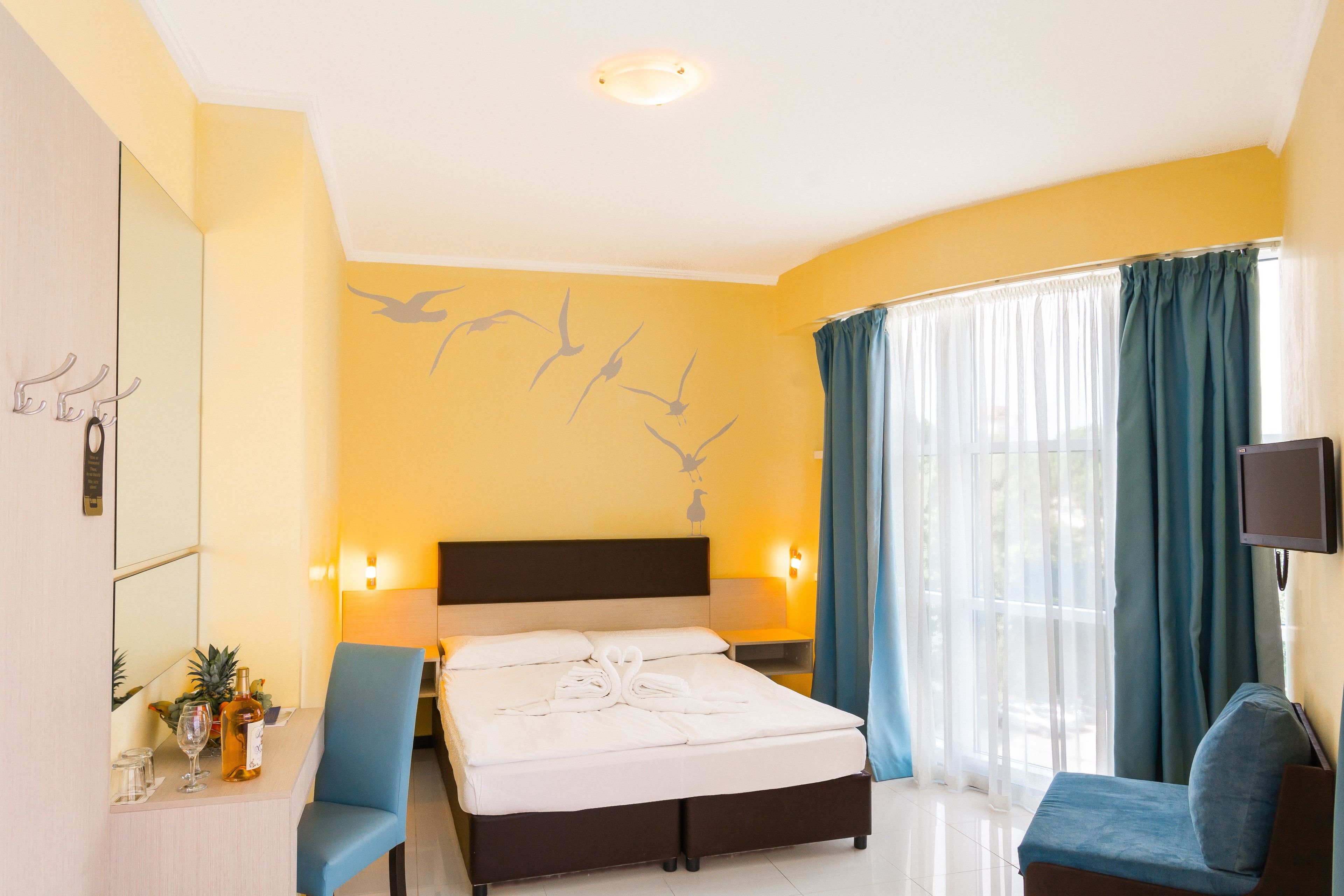 1 bedroom, desk, free wired internet