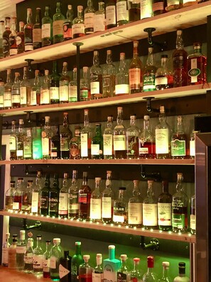 Bar (on property) - Kinlochewe Hotel (Achnasheen)