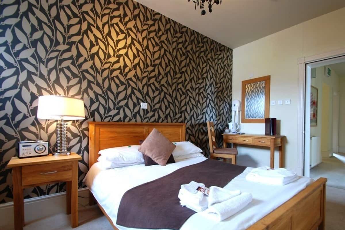 Economy Double Room, Ensuite (Restricted view) | Miscellaneous