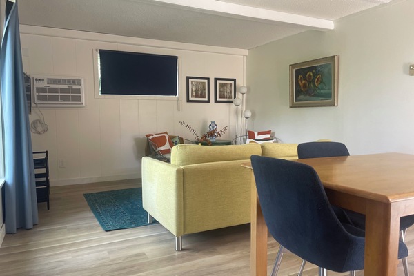 Standard Cabin, 1 Queen Bed | Living area | 32-inch TV with satellite channels