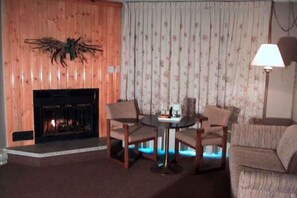 32-inch TV with satellite channels - Colonial Bay Motel and Cottages (Lake of Bays)