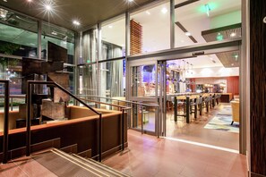 Bar (on property) - Hilton Garden Inn Seattle Downtown (Seattle)