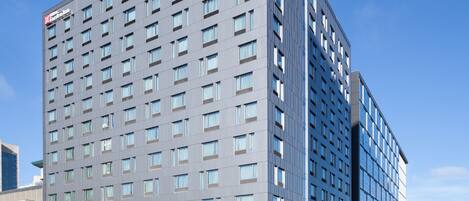 Fassade der Unterkunft – Abend/Nacht