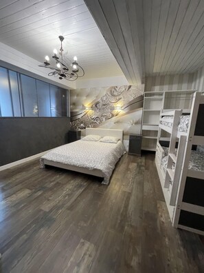 Comfort Quadruple Room, Private Bathroom, City View (Isolella) - Le Ruppione (Bazouges-la-Perouse)