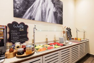 Se ofrece un desayuno completo todos los días (por un coste adicional)