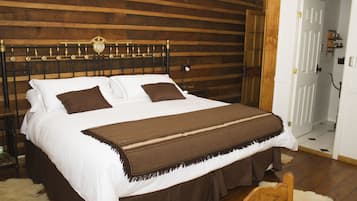 Kamar Double Kota | Seprai premium, selimut bulu angsa, brankas, dan setrika/meja setrika