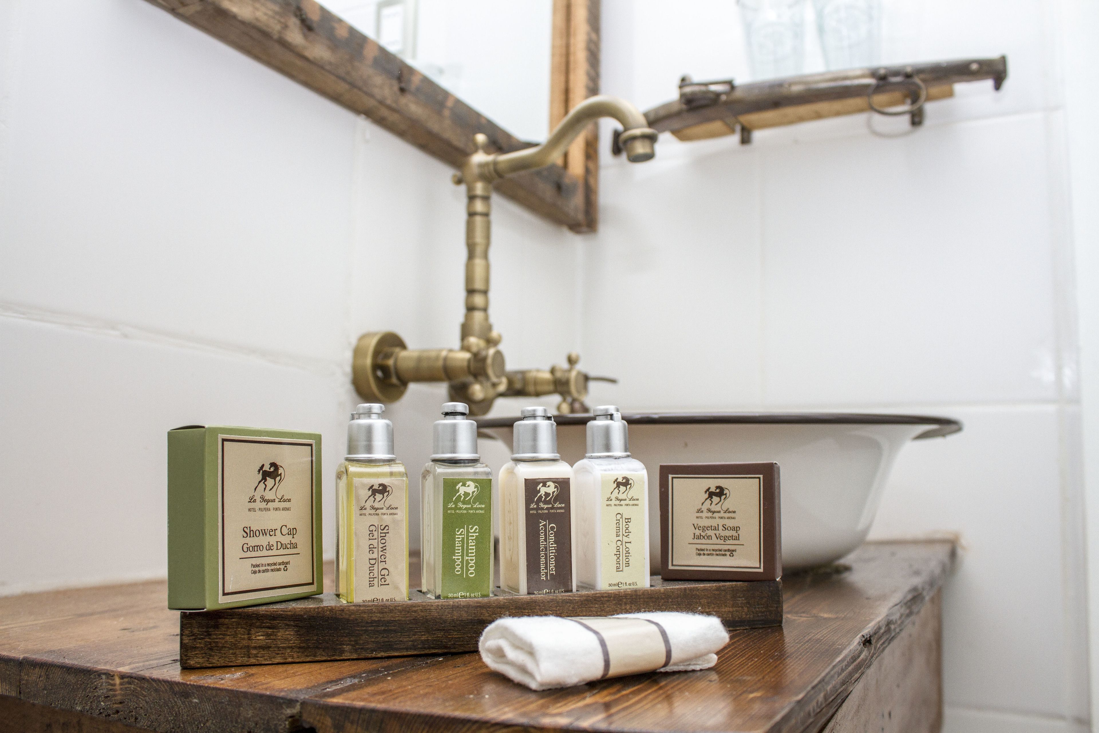 panoramic double room | bathroom | free toiletries, hair dryer, slippers, towels