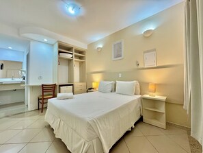 Minibar, escritorio, wifi gratis y acceso para silla de ruedas 