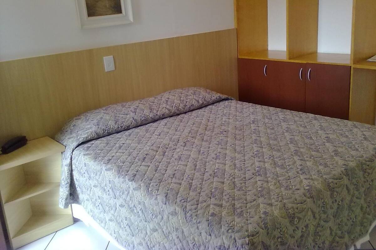 Minibar, desk, WiFi (free)