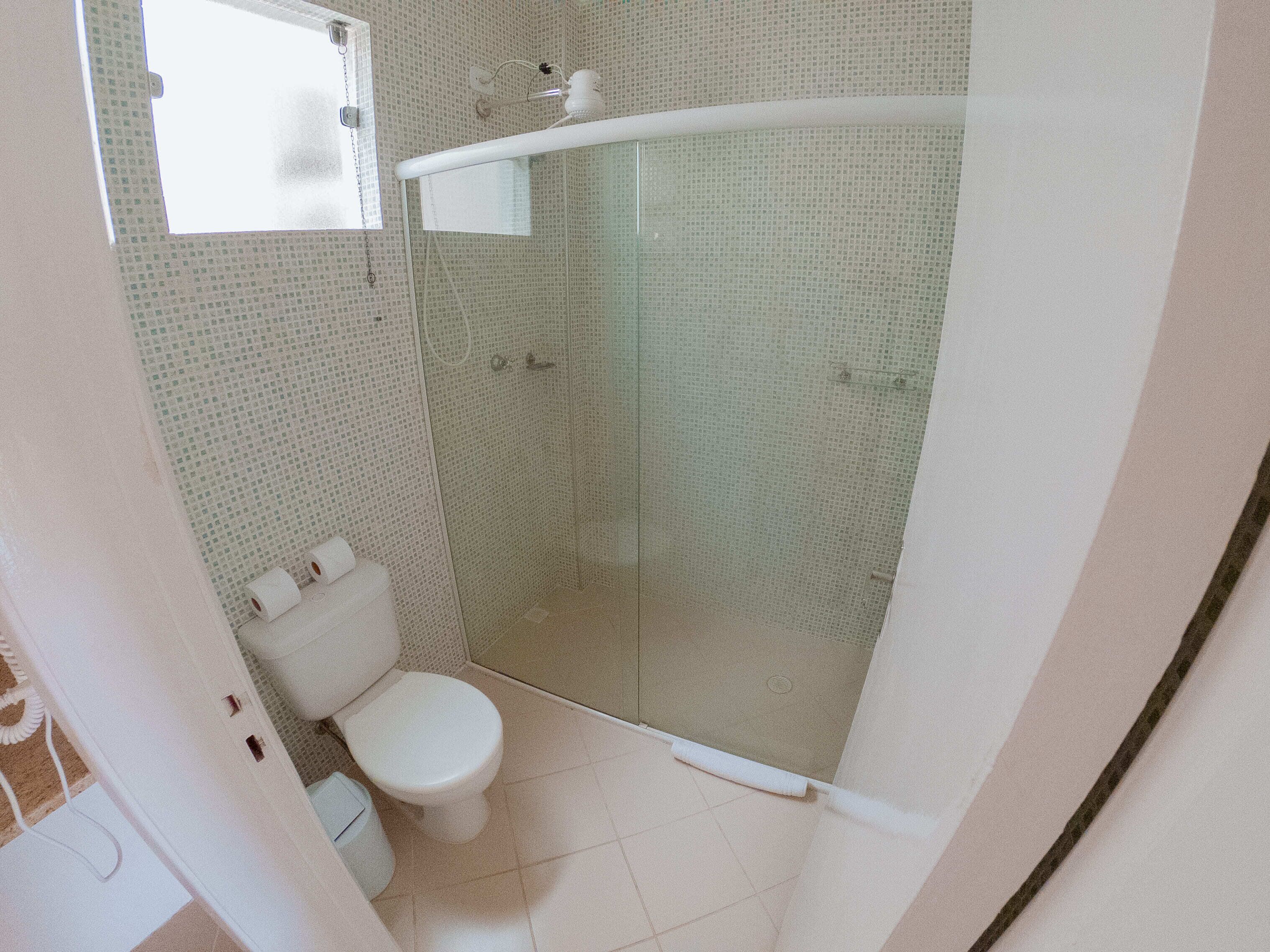 shower, free toiletries, hair dryer, towels