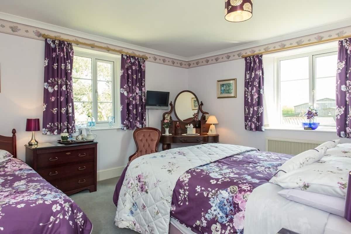 Triple Room, Ensuite (Bluebell)