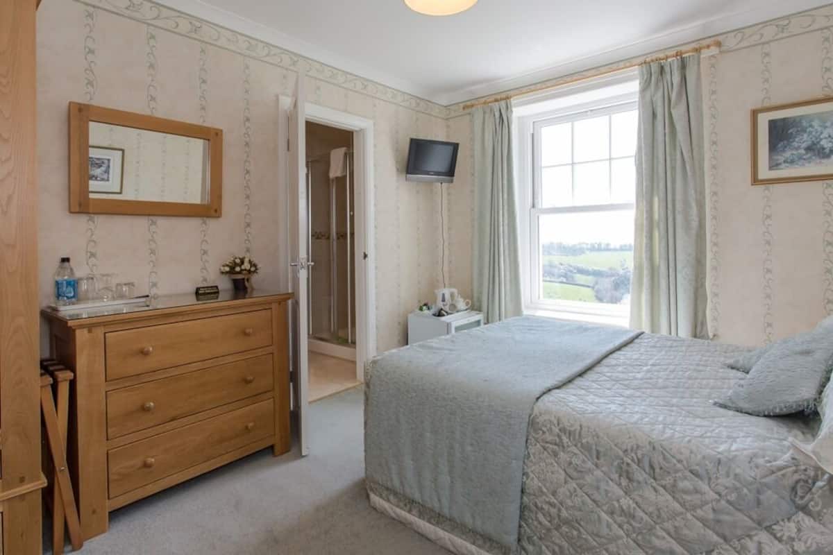 Double Room, Ensuite (Rose)
