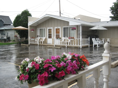 Front of property. Inn Town Motel