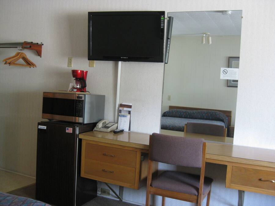 In-room safe, desk, rollaway beds, free WiFi