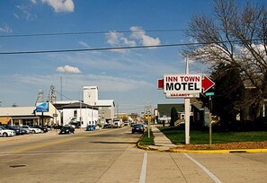 Exterior - Inn Town Motel (Waupun)