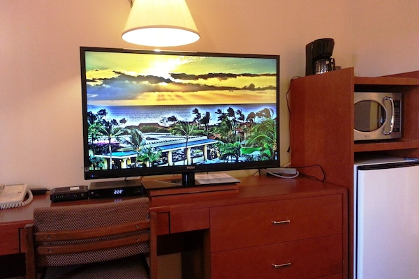 Standard Room, 1 Queen Bed | 2 bedrooms, individually furnished, desk, blackout drapes