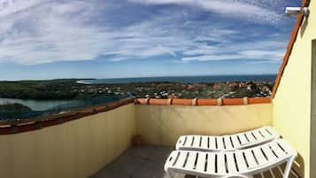 Cots/infant beds, rollaway beds, free WiFi, bed sheets