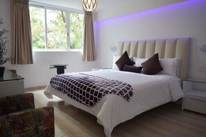 デラックス ルーム キングベッド 1 台 | WiFi (無料)