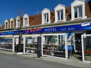Frühstück, Mittagessen, Fisch und Meeresfrüchte, Blick auf den Strand 