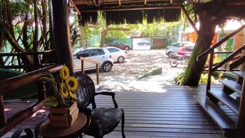 Televisión de pantalla plana de 32 pulgadas con canales vía satélite