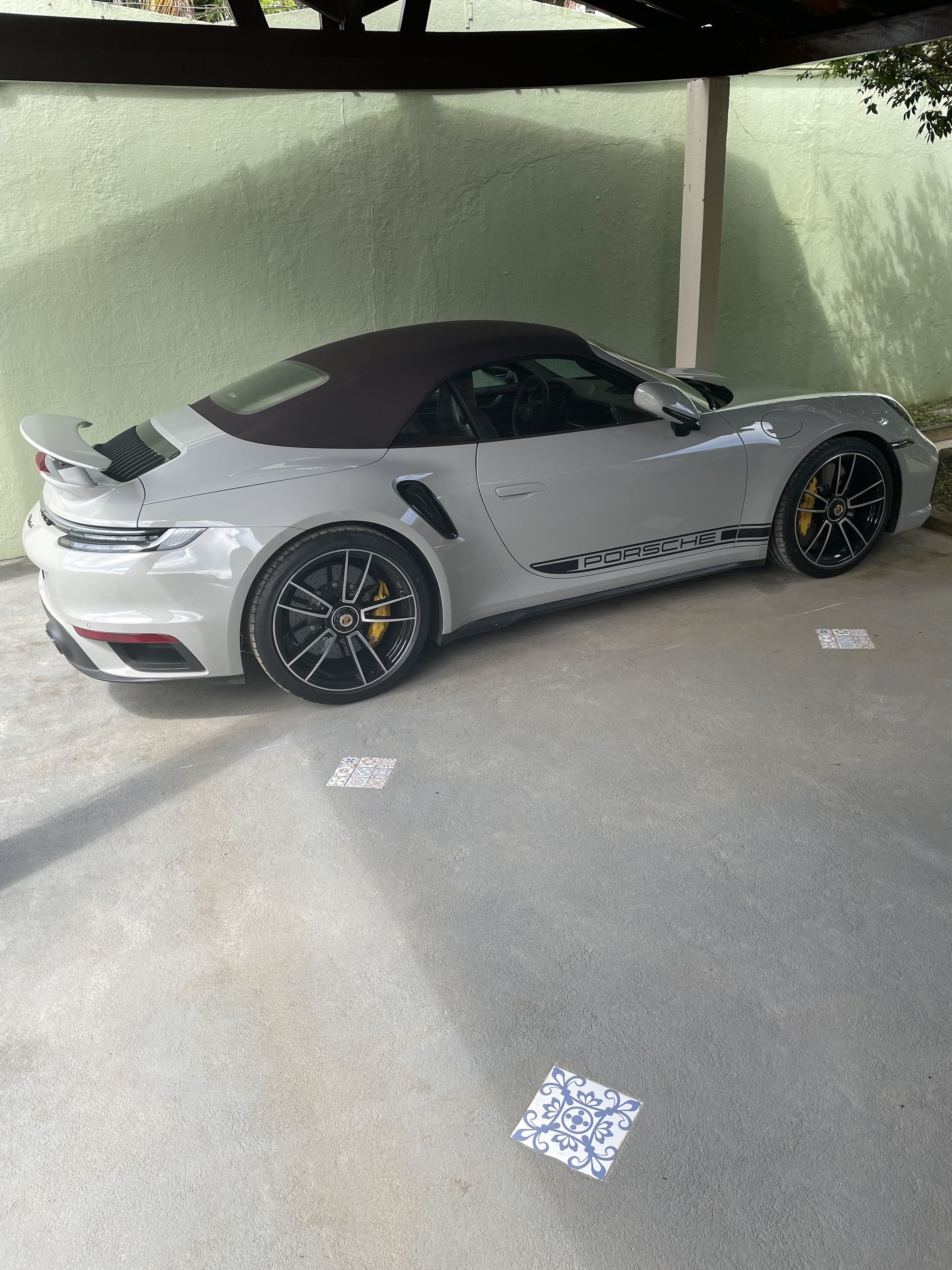 Bãi đậu xe tự phục vụ miễn phí 