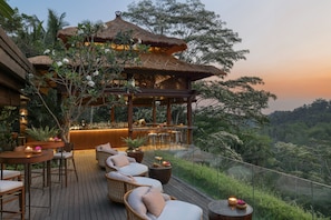2 bars/lounges, poolside bar - Mandapa, a Ritz-Carlton Reserve (Ubud)