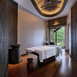 Couples treatment rooms, sauna, hot tub, steam room, Turkish bath
